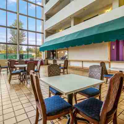Clarion Hotel Jackson Northwest Dining/Meeting Rooms