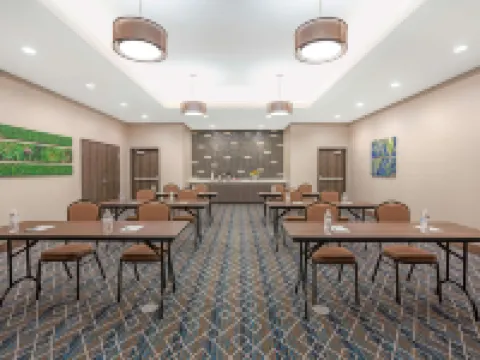 La Quinta Inn and Suites by Wyndham Houston Spring South Hotels in Spring