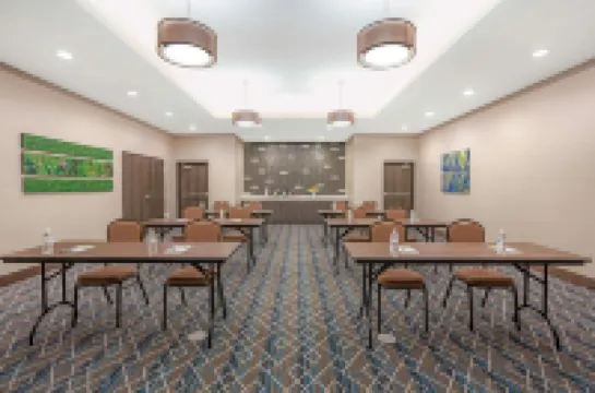 La Quinta Inn and Suites by Wyndham Houston Spring South