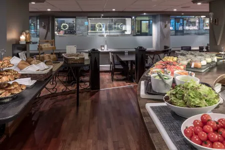 First Hotel Millennium Отели рядом с достопримечательностью «Королевский дворец»