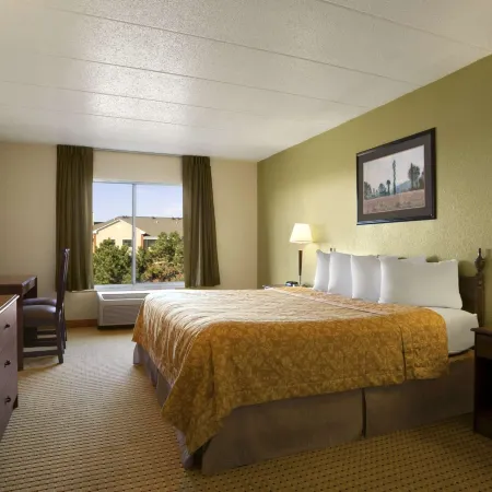 Travelodge by Wyndham Lansing IL