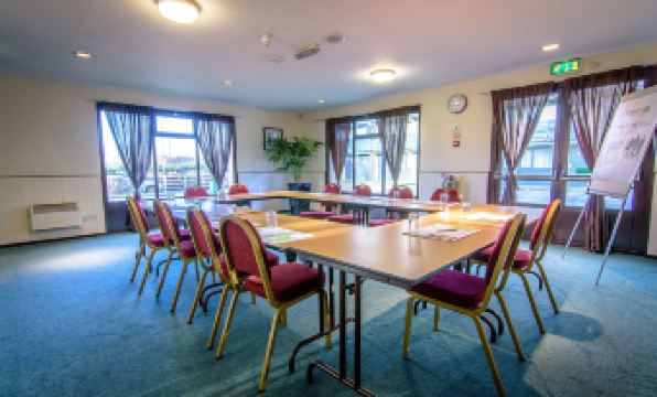 5. 캄파닐 호텔 런..