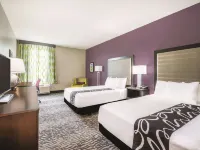 La Quinta Inn & Suites by Wyndham Clifton Park/Saratoga Area Hotels in Halfmoon