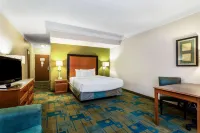 La Quinta Inn & Suites by Wyndham St. Pete-Clearwater Airpt Hotel a Feather Sound