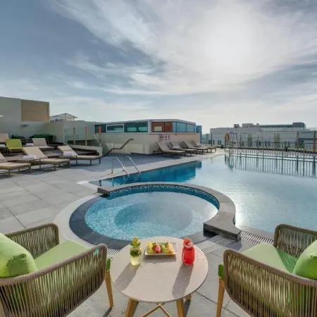 Al Khoory Courtyard Hotel Отели рядом с достопримечательностью «Офис компании Nestlé в ОАЭ»