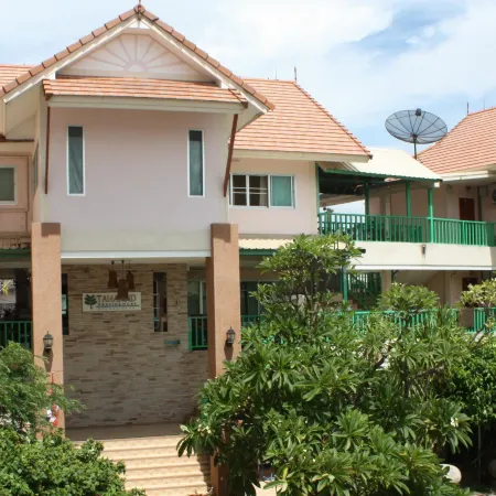 Tamarind Residences Khon Kaen Отели рядом с достопримечательностью «Парк Расчаданусорн»