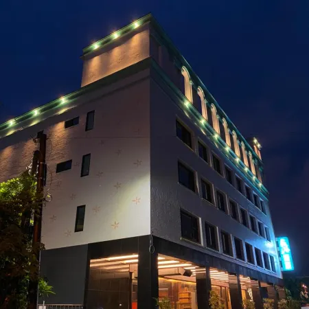 Wei Feng Hotel Отели рядом с достопримечательностью «Академия Пиндуна»