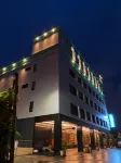 薇楓商務旅館 麟洛車站附近的飯店