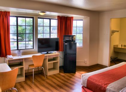 Motel 6 Enfield, CT - Hartford