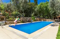 Stonehouse - Kolam Renang