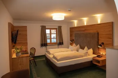 "Der Obere Wirt" zum Queri Hotels in der Nähe von Erdfunkstelle Raisting