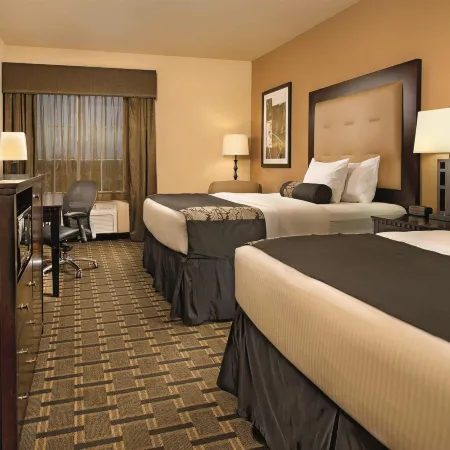 La Quinta Inn & Suites by Wyndham Denton - University Drive