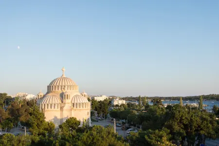 Azur Suites Glyfada Отели рядом с достопримечательностью «Paralia Asteria»