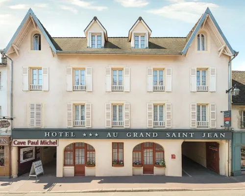 Au Petit Saint Jean Hotels in Beaune