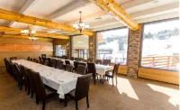 Sunshine Mountain Lodge - breakfast