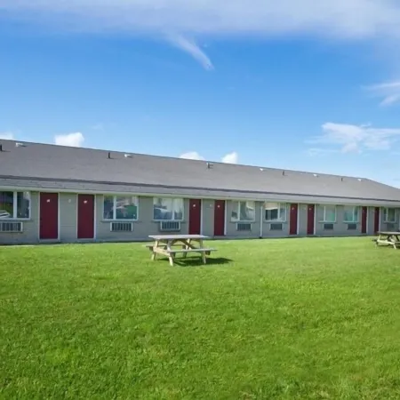Huron Coast Inn