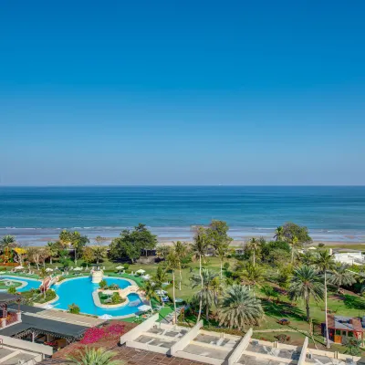 馬斯喀特洲際飯店 Qurum Beach附近的飯店