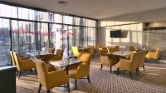 Travelodge by Wyndham Hotel & Convention Centre Quebec City