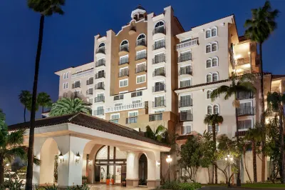 Embassy Suites by Hilton Santa Ana Orange County Airport Hotel dekat Christ Our Savior Catholic Parish