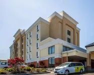 Comfort Inn Airport Hotels near Currier Museum of Art