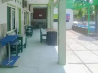 Wisma Tenang Jaya Syariah Mitra RedDoorz Các khách sạn ở Jatiwangi