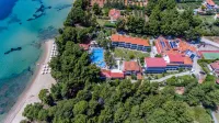 Porfi Beach Hotel - مسبح