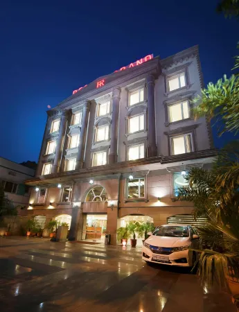 Hotel Regent Grand Отели рядом с достопримечательностью «NIMS Institute»