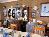 Amzee Bokmakierie Guest House - breakfast