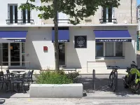Un Hotel Sur le Port