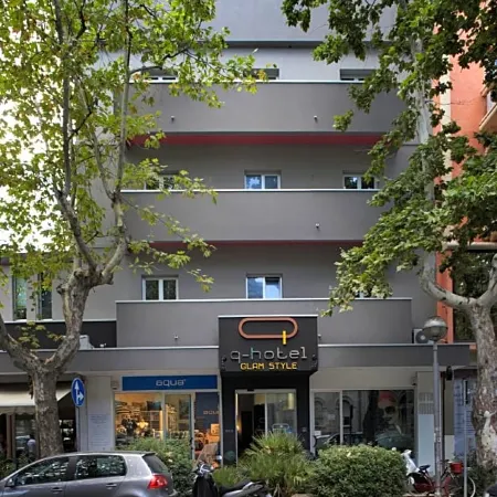 Q Hotel