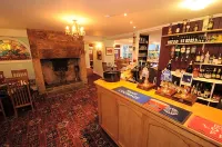Three Wheat Heads Hotels in Ingram