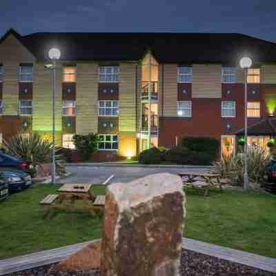 Holiday Inn Manchester - West Hotel Exterior