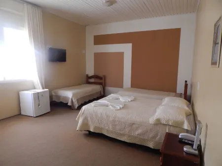 Hotel Platanus Отели в г. Кампус-ду-Жордау