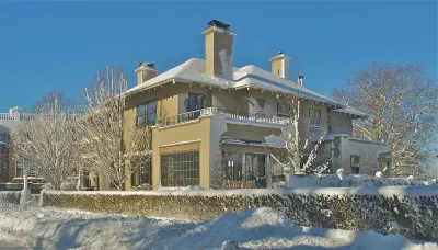 Hilltop Inn Hotel di 