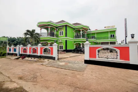 Green Guesthouse Отели в г. Kebun Bunga