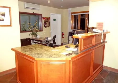 Hotel Alila Отели рядом с достопримечательностью «St-Sauveur Public Library»