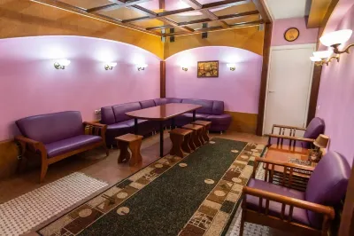 Mira-Locus Hotel Hotels near Mikhail Zuyev Statue