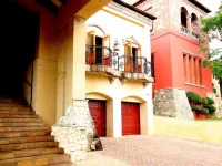 La Villa Vita Hotels near Montrose Falls