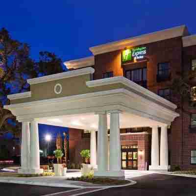 Holiday Inn Express MT. Pleasant - Scottdale Hotel Exterior