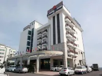 米德胡撲拉尤島度假村 咸德海灘附近的飯店