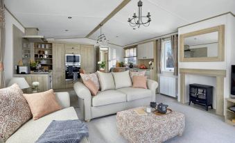 Captivating Bluebell Lodge 2-Bed Cotswolds Caravan