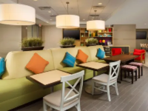 阿倫德爾米爾斯I機場希爾頓惠庭酒店 塞文酒店