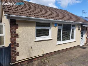 Captivating 2 Bedroom Bungalow in Mumbles