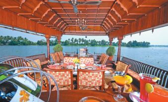 Sterling House Boat Lake Palace Alleppey
