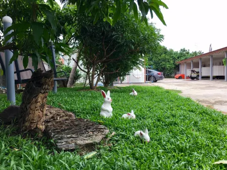 Sweet Hug Hotel Отели в г. Супхан Бури