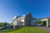 StoneHaven le Manoir - Relais & Châteaux Hotels in Val-David