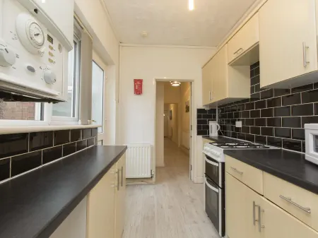 Townhouse Plus @ 40 West St