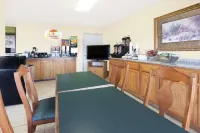 Super 8 by Wyndham Longview/I-20