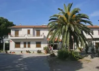 Hotel RESIDENCE Ristorante biologico I Briganti di Capalbio con PISCINA vasca IDROMASSAGGIO e SPA a Capalbio MAREMMA TOSCANA Hotel a Capalbio