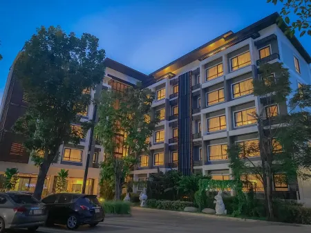 Nornchill Khaoyai Hotel Отели рядом с достопримечательностью «Wat Kaeng Klang Dong»